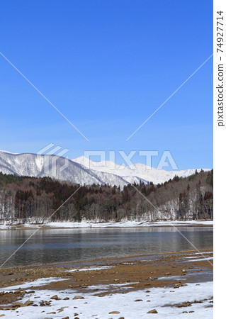 Lake Aokaki waiting for spring and Hakuba Miyama Lake Aokaki waiting for spring and Hakuba Miyama 74927714