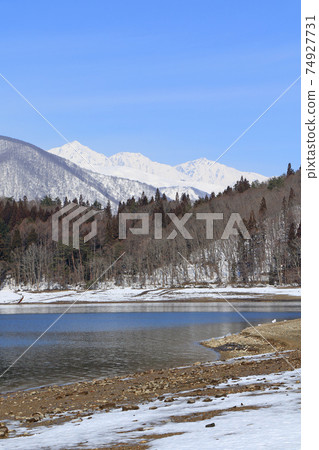 Lake Aokaki waiting for spring and Hakuba Miyama Lake Aokaki waiting for spring and Hakuba Miyama 74927731