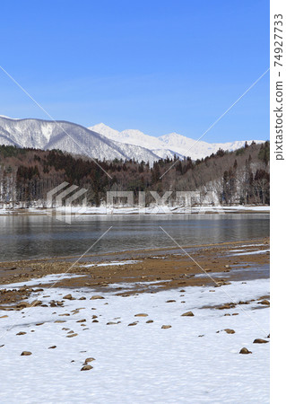 Lake Aokaki waiting for spring and Hakuba Miyama 74927733
