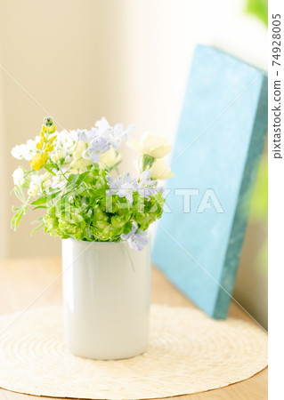 和鮮花一起生活 和鮮花一起生活 74928005
