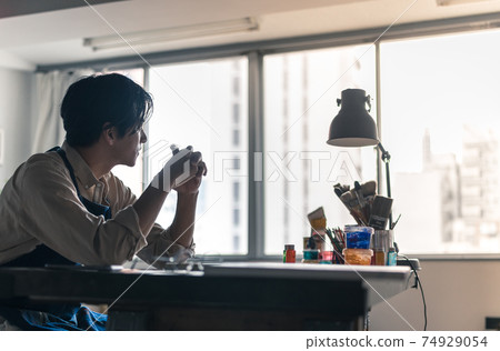 Atelier man 74929054