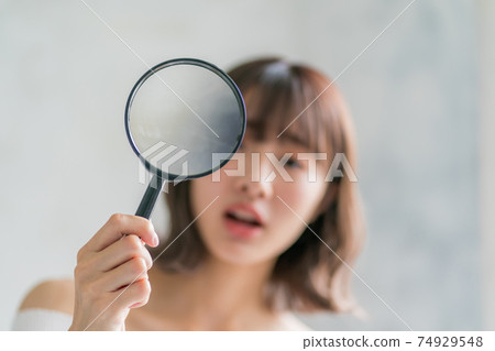 已故的少女和放大鏡 74929548