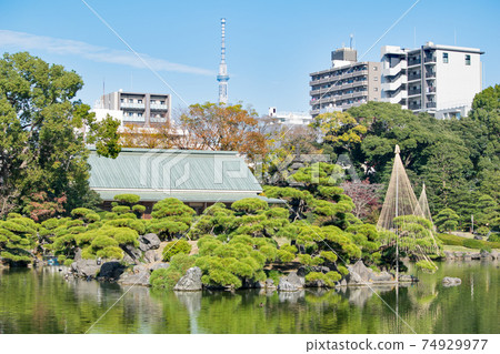 東京江東區清澄庭園傘亭及東京晴空塔,秋景,都指定風景名勝 東京江東區清澄庭園傘亭及東京晴空塔,秋景,都指定風景名勝 74929977