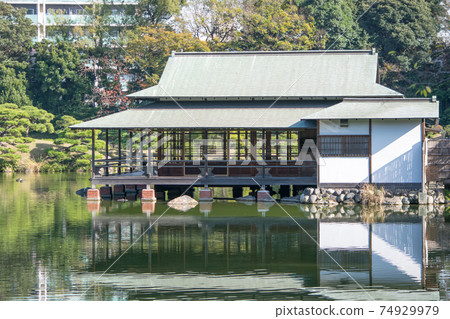 Tokyo, Koto Ward, Kiyosumi Garden, Sukiya-style pavilion, autumn scenery, designated place of scenic beauty by the Tokyo Metropolitan Government Tokyo, Koto Ward, Kiyosumi Garden, Sukiya-style pavilion, autumn scenery, designated place of scenic beauty by the Tokyo Metropolitan Government 74929979