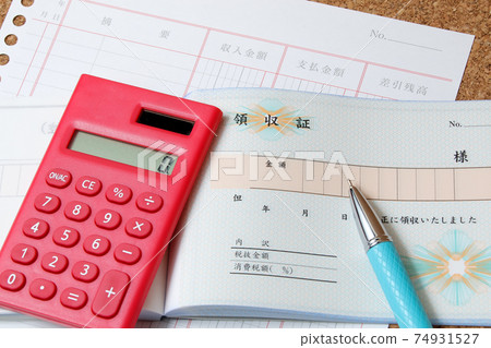 Office supplies, stationery, finance, accounting, office supplies, calculations, receipts, cashiers, calculators, ballpoint pens, businesses 74931527