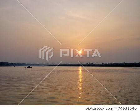 India 1 Morning on the Ganges 74931540