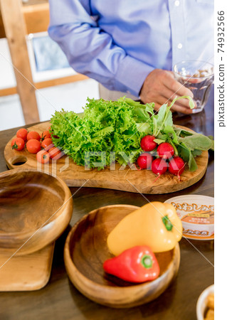 築巢,回家時間,老人做飯 築巢,回家時間,老人做飯 74932566