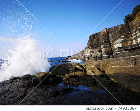 蘇薩·霍恩費爾斯（Susa Hornfels）浪花和斷層 74933067