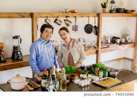 嵌套，上班時間，年長夫婦做飯 74933090