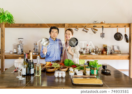 Nesting, home time, senior couple cooking Nesting, home time, senior couple cooking 74933581