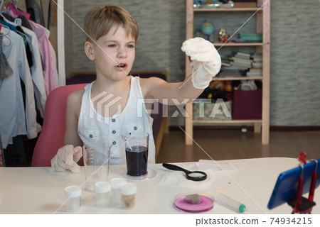 Child blogger is streaming. Home furnishings. Live chemical experiments. Biological experiments. Talented child, child prodigy 74934215