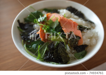 Chopped green onions Chopped green onions 74934761