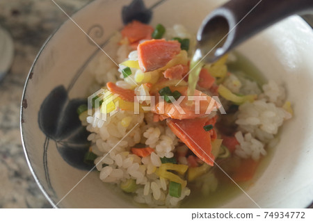  Chopped green onions 74934772