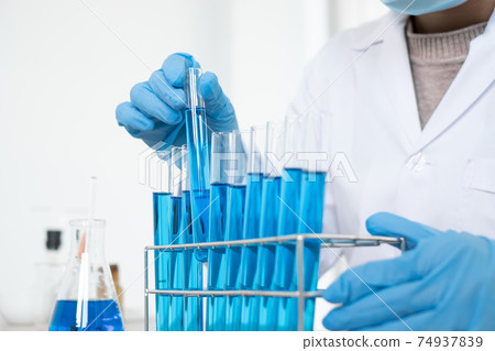 Medical scientists have experimented with liquid chemicals in vitro to analyze viral data in chemical laboratories. Scientific research concepts Medical scientists have experimented with liquid chemicals in vitro to analyze viral data in chemical laboratories. Scientific research concepts 74937839