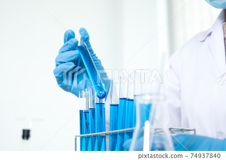Medical scientists have experimented with liquid chemicals in vitro to analyze viral data in chemical laboratories. Scientific research concepts Medical scientists have experimented with liquid chemicals in vitro to analyze viral data in chemical laboratories. Scientific research concepts 74937840
