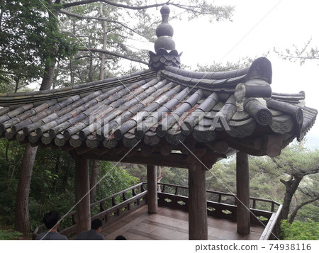 Pavilion facing the sea in the mountains Pavilion facing the sea in the mountains 74938116