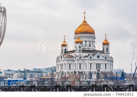 Cathedral of Christ the Saviour in Moscow, Russia on a winter day under a cloudy sky 74941951