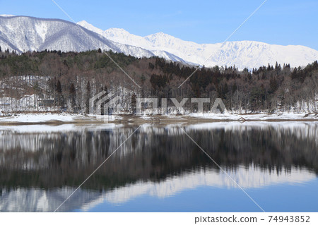 Lake Aoki and Shirouma Mountains waiting for spring 74943852