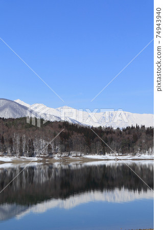 Lake Aoki and Shirouma Mountains waiting for spring 74943940