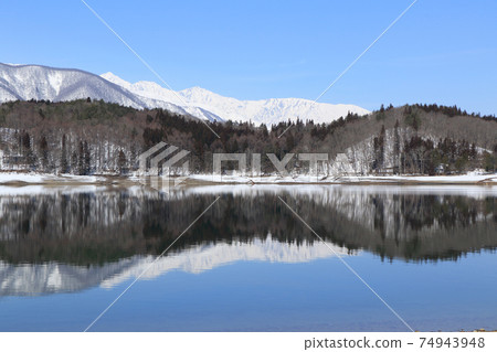 青木湖和白沼山等待春天 青木湖和白沼山等待春天 74943948