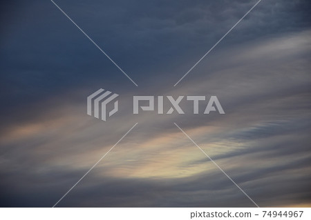 茜色的日出雲，形狀有趣 74944967