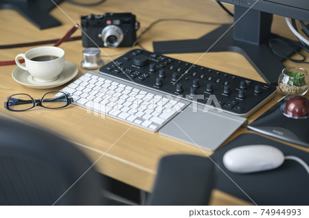 Creator's desk Creator's desk 74944993