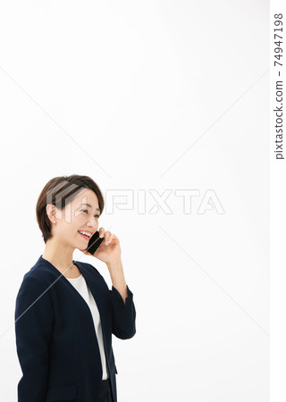 女商人智能手機圖像 74947198