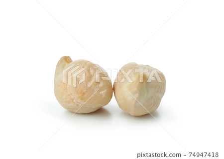 Fresh raw chickpea isolated on white background 74947418