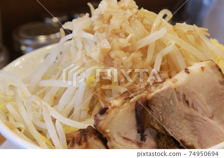 Lunchtime Jiro-style ramen in Tsuruhashi, Osaka 74950694