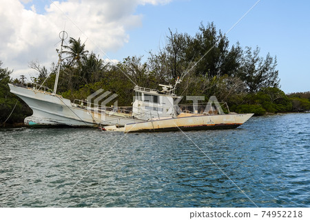 Sunken ship Sunken ship 74952218