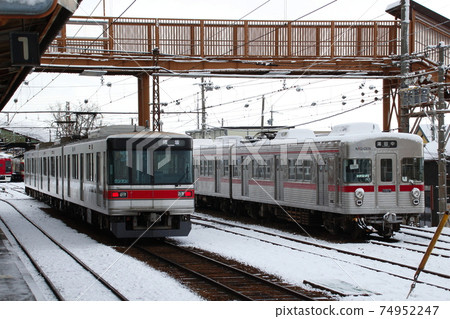 Nagano Electric Railway 3500 series / 3000 series in winter Nagano Electric Railway 3500 series / 3000 series in winter 74952247