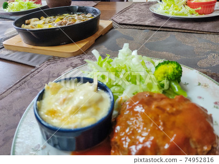 Photo of hamburger set meal / home cooking Photo of hamburger set meal / home cooking 74952816