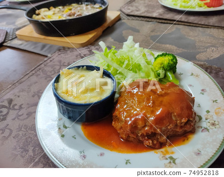 Photo of hamburger set meal / home cooking Photo of hamburger set meal / home cooking 74952818