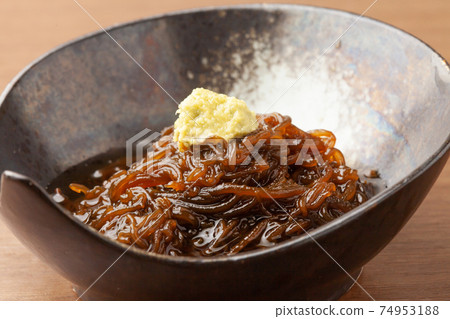 Raw mozuku wasabi mentsuyu Raw mozuku wasabi mentsuyu 74953188