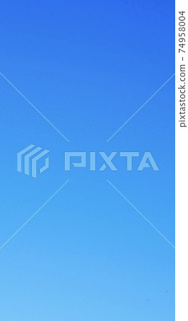 Cloudless blue sky background material 74958004