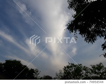 The sky I suddenly looked at 74958544