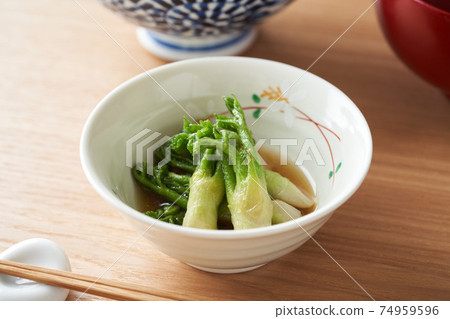 Deep-fried tara sprouts 74959596