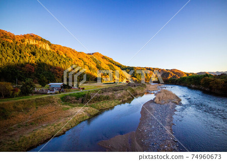 Autumn in Ibaraki Oku Kuji: Autumn dusk in the Kuji River Autumn in Ibaraki Oku Kuji: Autumn dusk in the Kuji River 74960673