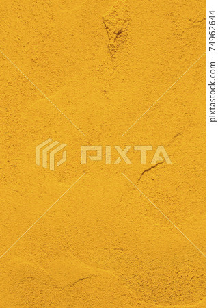 Turmeric powder Turmeric powder Turmeric Easy-to-use all-purpose background 74962644