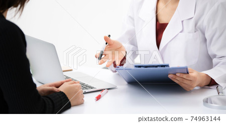 Medical image Face-to-face doctor and patient 74963144