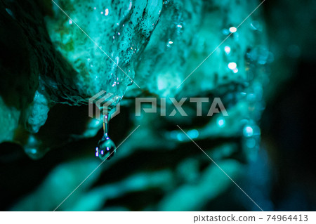 Mysterious drops of Abukuma Caves 74964413