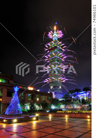 Taipei City-New Year's Eve fireworks, 2013 New Year's Eve fireworks, 101 New Year's Eve fireworks, 101 Building, high-rise buildings, night view, fireworks Taipei City-New Year's Eve fireworks, 2013 New Year's Eve fireworks, 101 New Year's Eve fireworks, 101 Building, high-rise buildings, night view, fireworks 74966101