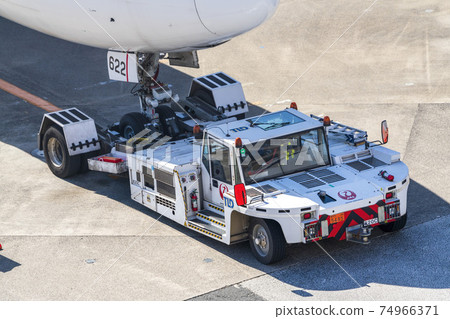 機場風光東京大田區牽引車和飛機 74966371