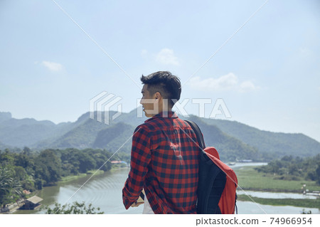 men look out over the mountains and rivers 74966954