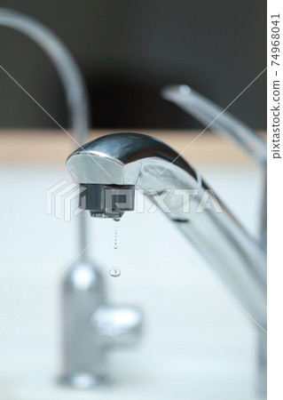 Faucet that breaks down and does not produce tap water 74968041
