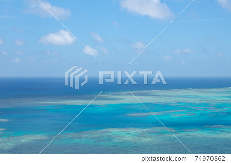 The sea of Hirakubozaki on Ishigaki Island The sea of Hirakubozaki on Ishigaki Island 74970862