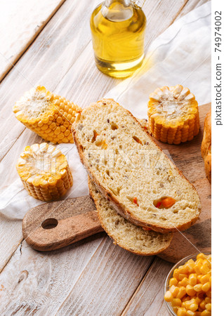 Sliced fresh baked corn and pumpkin bread 74974002