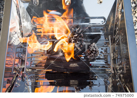 A state of igniting on a bonfire ③ A state of igniting on a bonfire ③ 74975000