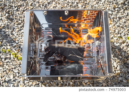 A state of igniting on a bonfire ① A state of igniting on a bonfire ① 74975003