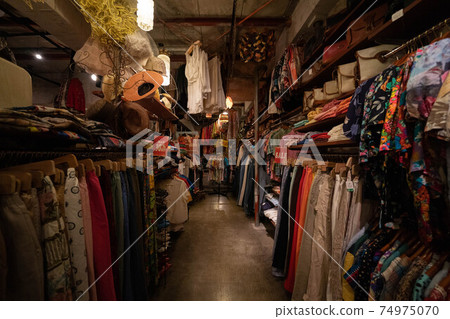 Used clothing store 5 74975070